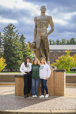 24MSU-SLE-Family-222