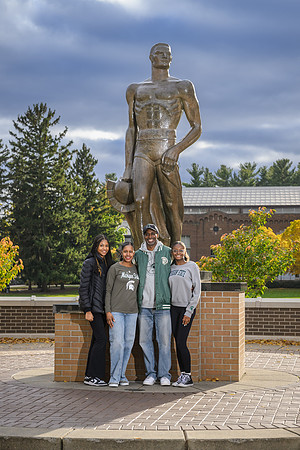 24MSU-SLE-Family-203