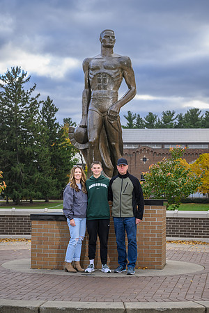 24MSU-SLE-Family-246