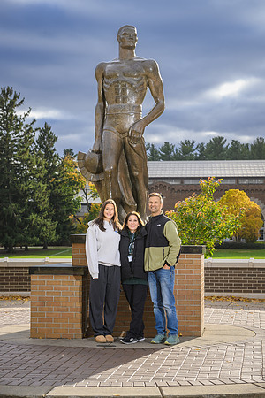 24MSU-SLE-Family-205