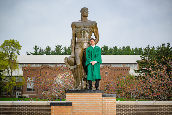 22MSUSpring-0505-ZackDrew-006