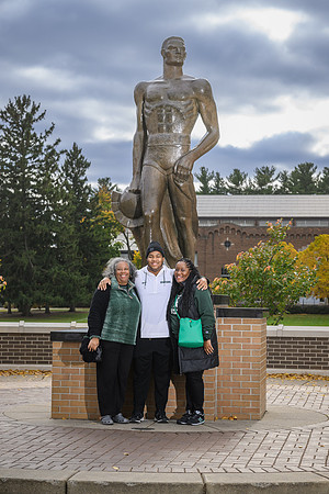 24MSU-SLE-Family-153
