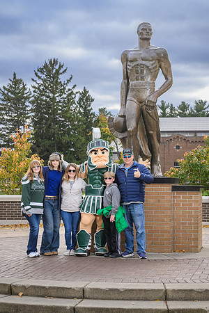 24MSU-SLE-Family-235