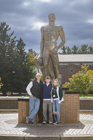 24MSU-SLE-Family-088