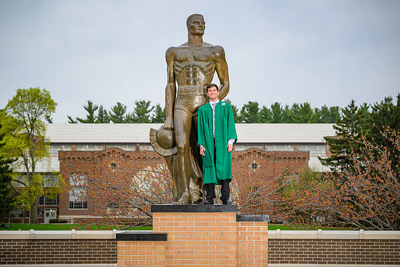 22MSUSpring-0505-ZackDrew-004