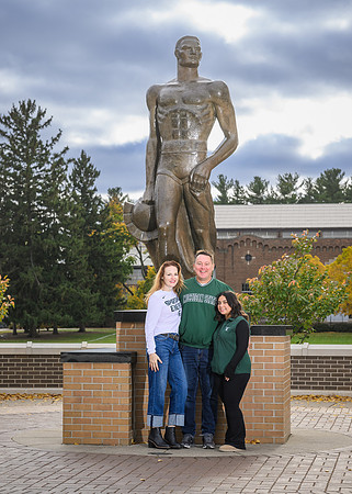 24MSU-SLE-Family-154
