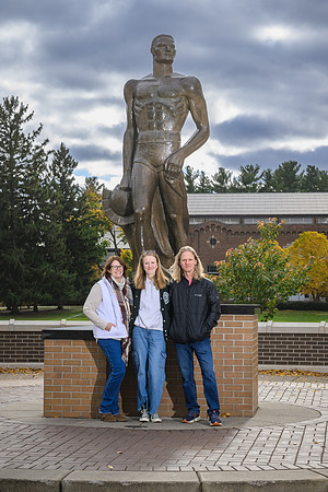 24MSU-SLE-Family-148