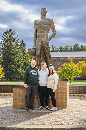 24MSU-SLE-Family-223