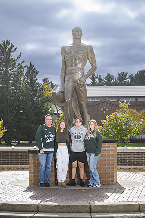 24MSU-SLE-Family-087