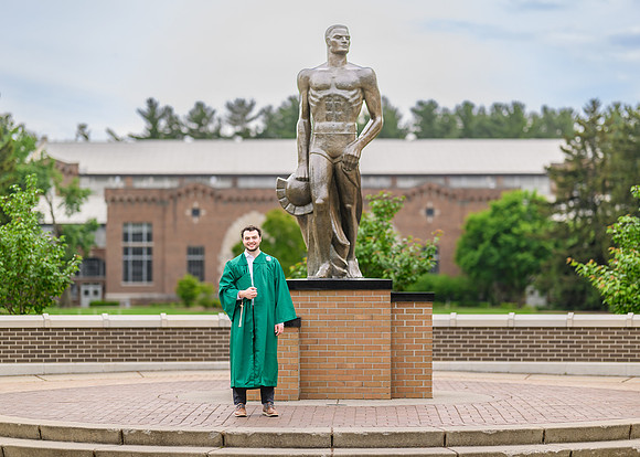 25MSUSpring-0529-Davis-002-5x7
