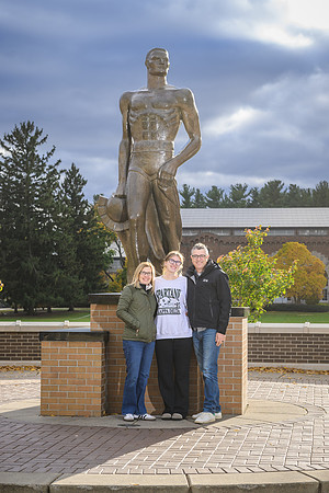 24MSU-SLE-Family-207