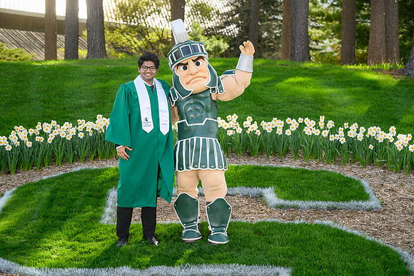26MSUSpringGrads-0423-Court-003