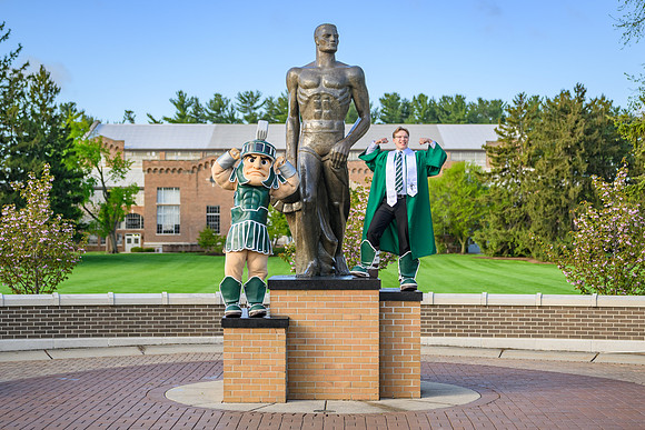 26MSUSpringGrads-0430-Sparty-007