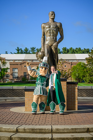 26MSUSpringGrads-0430-Sparty-002