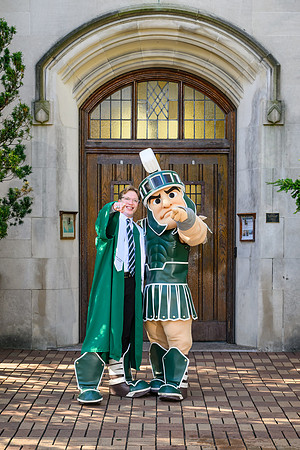 26MSUSpringGrads-0430-Sparty-016