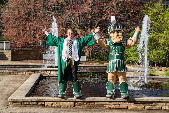 26MSUSpringGrads-0430-Sparty-029