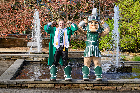 26MSUSpringGrads-0430-Sparty-028
