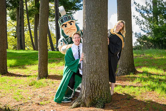 26MSUSpringGrads-0430-Sparty-072