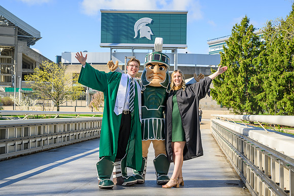 26MSUSpringGrads-0430-Sparty-049