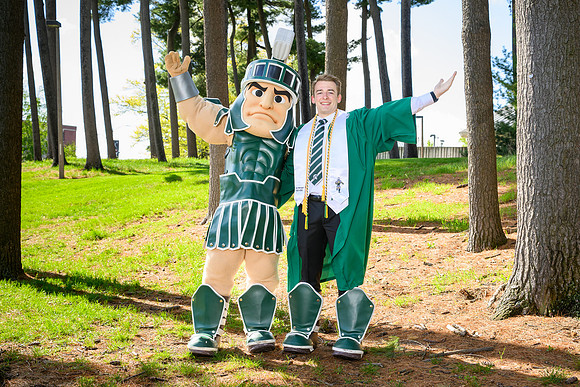 26MSUSpringGrads-0430-Sparty-065