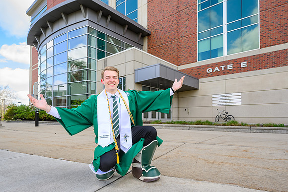 26MSUSpringGrads-0430-Sparty-077