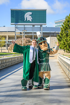 26MSUSpringGrads-0430-Sparty-047