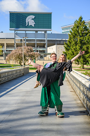 26MSUSpringGrads-0430-Sparty-051