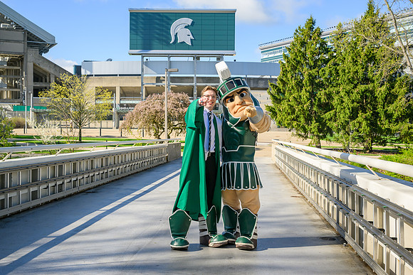 26MSUSpringGrads-0430-Sparty-045