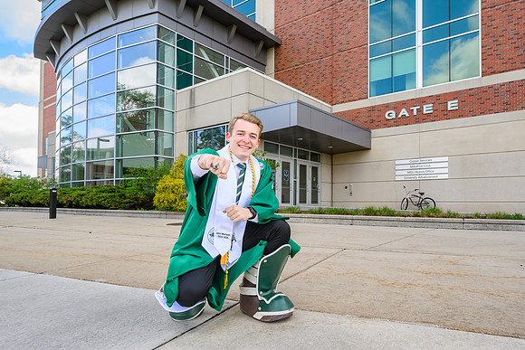 26MSUSpringGrads-0430-Sparty-078