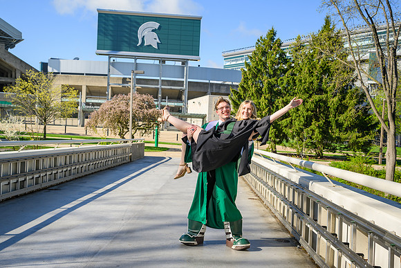 26MSUSpringGrads-0430-Sparty-050
