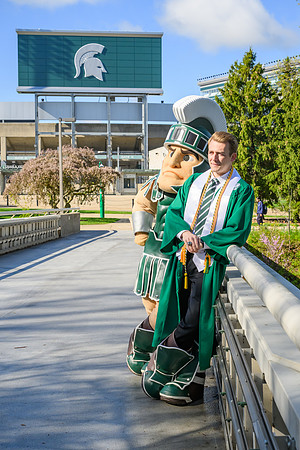 26MSUSpringGrads-0430-Sparty-044