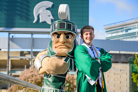 26MSUSpringGrads-0430-Sparty-040