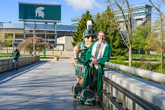 26MSUSpringGrads-0430-Sparty-041