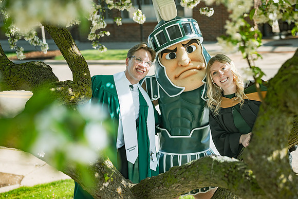 26MSUSpringGrads-0430-Sparty-056