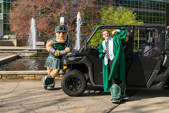 26MSUSpringGrads-0430-Sparty-031