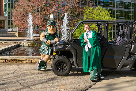 26MSUSpringGrads-0430-Sparty-030