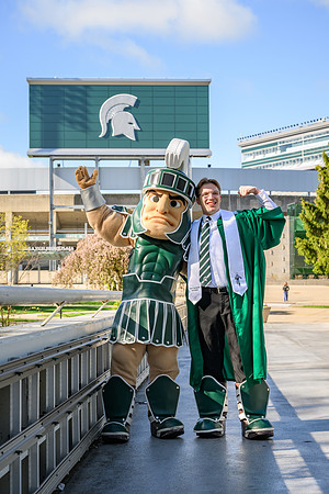 26MSUSpringGrads-0430-Sparty-037