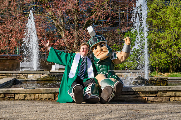 26MSUSpringGrads-0430-Sparty-036