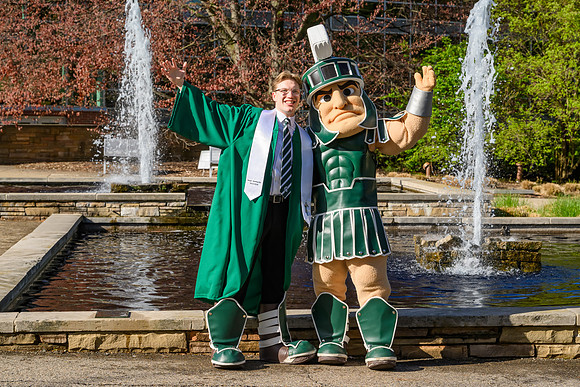 26MSUSpringGrads-0430-Sparty-034