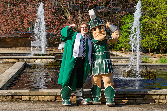 26MSUSpringGrads-0430-Sparty-035