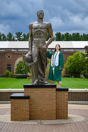 26MSUSpringGrads-0501-Alumni-244