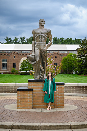 26MSUSpringGrads-0501-Alumni-330
