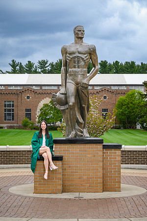 26MSUSpringGrads-0501-Alumni-331