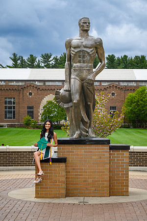 26MSUSpringGrads-0501-Alumni-245