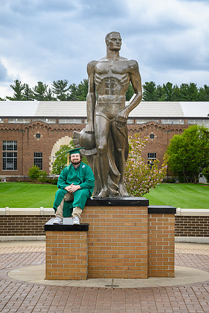 26MSUSpringGrads-0501-Alumni-290