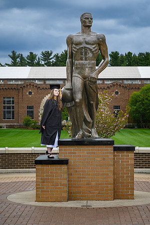 26MSUSpringGrads-0501-Alumni-327