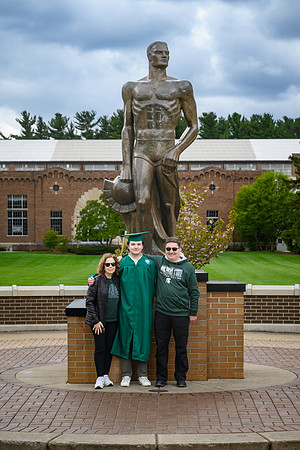 26MSUSpringGrads-0501-Alumni-295
