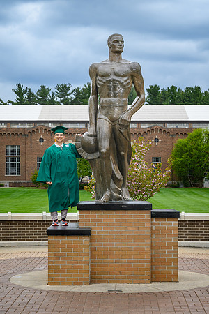26MSUSpringGrads-0501-Alumni-323