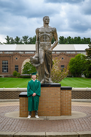 26MSUSpringGrads-0501-Alumni-294