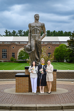 26MSUSpringGrads-0501-Alumni-321